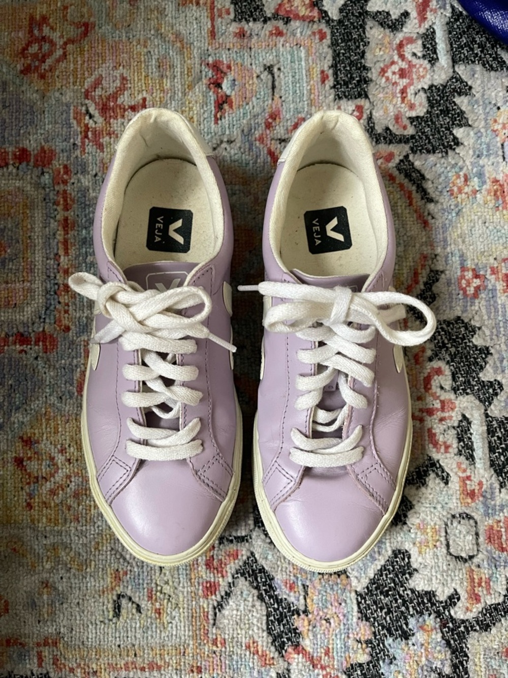 Veja Lavender Leather Low-Top Sneakers with White Laces